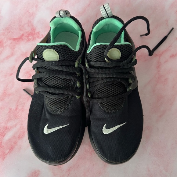 NIKE Presto Sneakers Green Glow Shoes US 4Y UNISEX - Picture 1 of 13